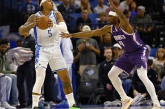 班凯罗30+9+7贝恩23分 德罗赞空砍33+11魔术胜国王