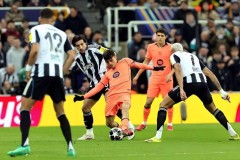 欧冠巴萨客场1比1纽卡斯尔，次回合主场很悬，残阵出战靠运气拿分