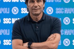 遗憾！卫冕冠军9号中锋受伤，缺阵三个月对主帅的战术部署造成冲击