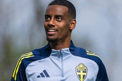 伊萨克首次回应转会利物浦争议：外界并未掌握完整真相