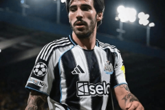 曼联中场二选一，托纳利或安德森，1亿欧要价，两人都已在英超证明自己