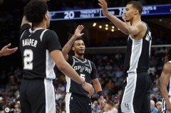 文班亚马19+15+3+3抢断7盖帽 卡斯尔15+9马刺轻取灰熊