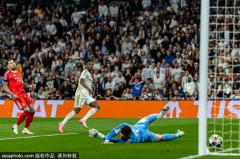 伯纳乌之夜：居莱尔惊世世界波＋皇家马德里4-1大胜，主帅为青训喝彩