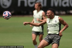 西甲球队皇家马德里训练备战世俱杯</title>
        
    <title>西甲球队皇家马德里训练备战世俱杯