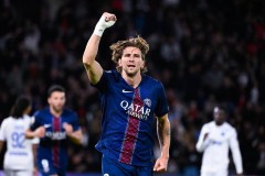 巴黎圣日耳曼2-0完胜欧塞尔，成功避免连败并反超马赛登顶法甲