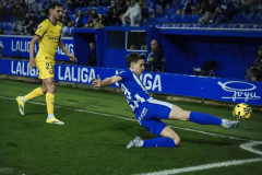 西甲榜首又易主，皇马第3次让位，巴萨笑纳大礼