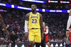 Shams:詹姆斯今夏未参与湖人运作 他在享受假期