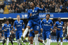 1-2！2-1！疯狂一夜，阿森纳爆冷出局，巴萨绝杀，切尔西狂胜晋级