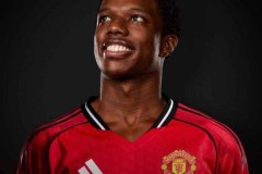 曼联钉子户被阿莫林下放二队！拼命表现态度出色，请缨出战却被拒