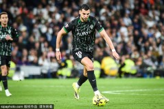 西甲保级生死战火爆来袭：埃尔切vs瓦伦西亚门票秒罄，球迷热情点燃战火！