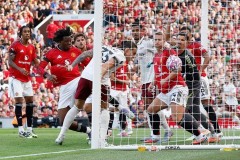 曼联遭争议判罚0-1阿森纳！2亿锋线未解最大问题，阿莫林否认选错门将