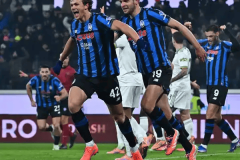 6-1后的绝望！拜仁安联球场剑指八强，亚特兰大残阵难逃“德甲轰炸机”碾压