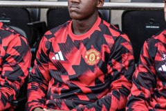 曼联新帝星心生不满，两轮零出场且无缘加薪！暂留队但最早冬窗恐走人