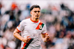 德甲：法兰克福状态一般，奥格斯堡表现跳跃