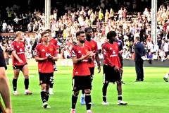 曼联6000万铁腰两弱点暴露，身为嫡系却被阿莫林嫌弃！半场被换尴尬