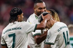 4-0！凯恩独享历史第一，C罗神迹告破，拜仁全胜领跑德甲