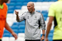 齐达内：皇马传奇教头的逆袭之路从三连败到欧冠三连冠的硬核操作