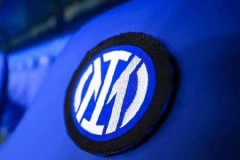 国米门将转会大反转：橡树否决维卡里奥，21岁法甲天才成新首选