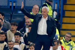 穆帅重返切尔西全场起立鼓掌 致敬之余霸气化解客队球迷嘘声