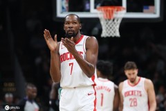 杜兰特再碰绿军噩梦退散 三节打卡找回久违松弛感