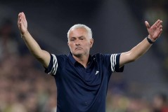 穆帅重返波尔图老东家，球迷称其依然风度翩翩