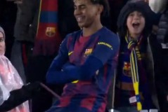 超级世界波！亚马尔凌空侧钩破门斩获2026西甲首球，弗里克狂喜庆祝