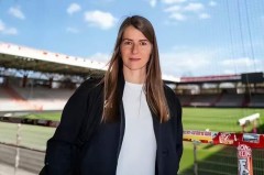 "足球女神"也没用！德甲历史首位女主帅首秀落败，球队仍陷降级区