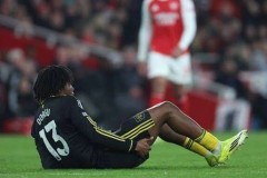 曼联贝尔刚爆发就重伤恐缺阵10周！库尼亚有望首发，卡里克有三种方案