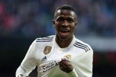 足球圈的戏剧人生：拒绝皇马天赋留在巴黎，错失巅峰现在只能拼搏维尼修斯的光环