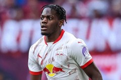 22岁德甲后防帝星横空出世法国新一代希望之星3大欧洲豪门疯抢