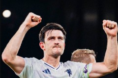 头球绝杀利物浦，放弃14万英镑周薪，马奎尔值得曼联一份新合同吗