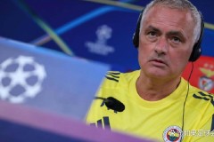 欧冠生死战0-1出局！费内巴切压价逼走穆帅，老板为连任甩锅？