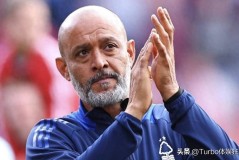 英超首位主帅下课！刚续约就遭解雇，曾率队力压曼城1分